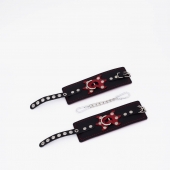 Черные кожаные наручники с красным декором и строчкой - Crazy Handmade - купить с доставкой в Долгопрудном