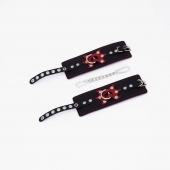 Черные кожаные наручники с красным декором и строчкой - Crazy Handmade - купить с доставкой в Долгопрудном